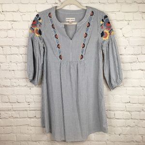 Seersucker dress with floral embroidery